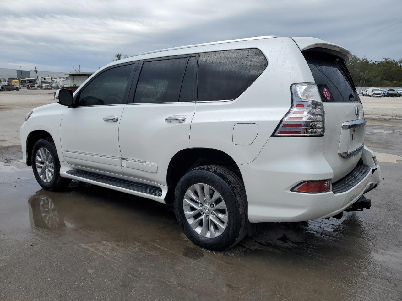 2016 Lexus GX - Image 2