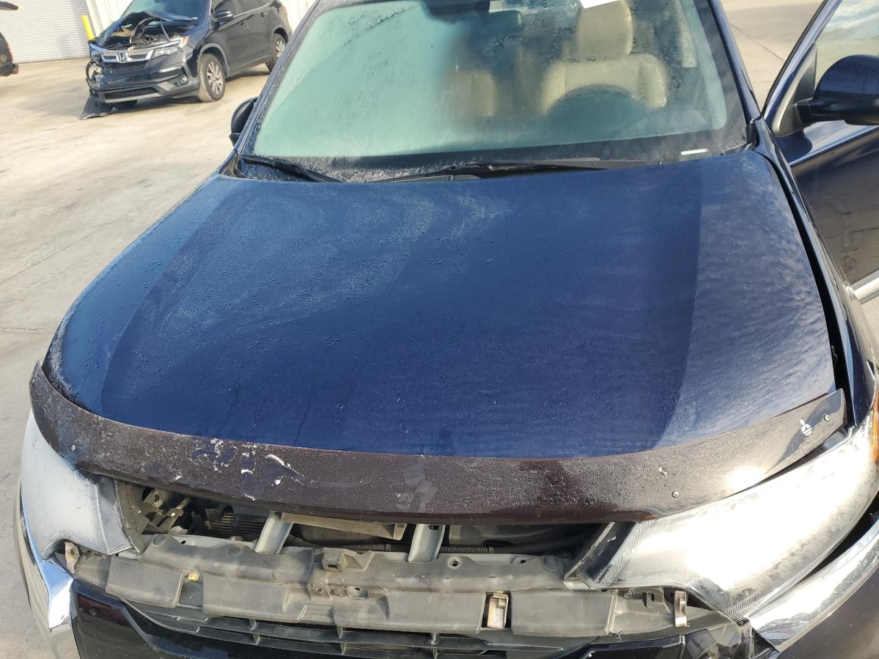 2017 Mitsubishi Outlander - Image 12