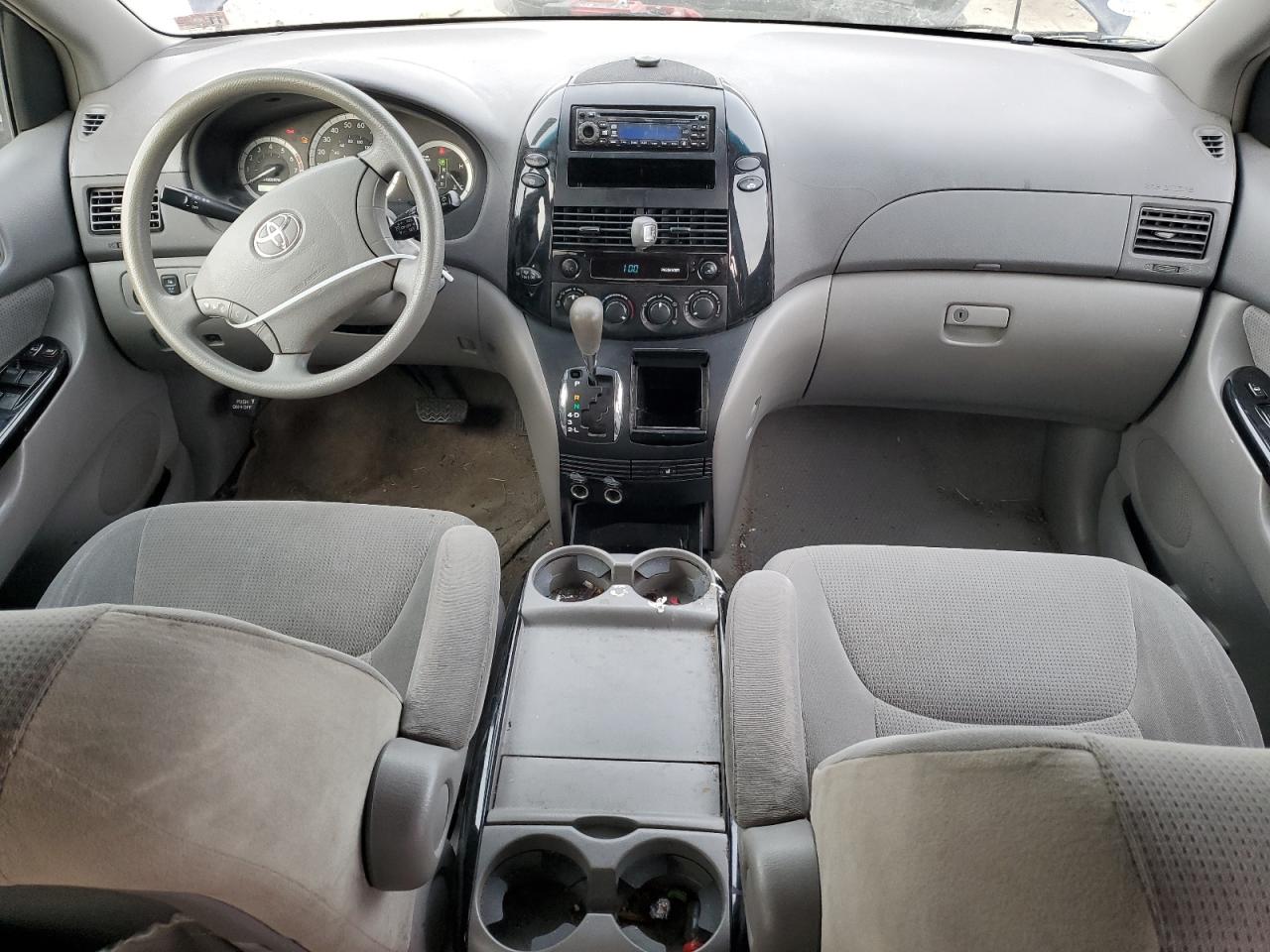 2004 Toyota Sienna - Image 8