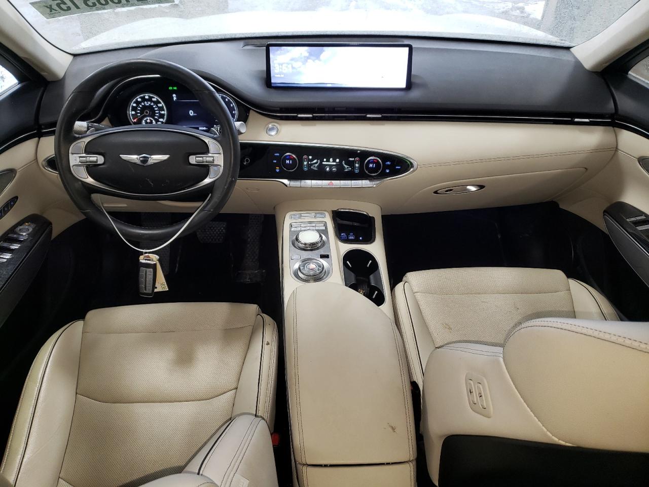 2022 Genesis GV70 - Image 8