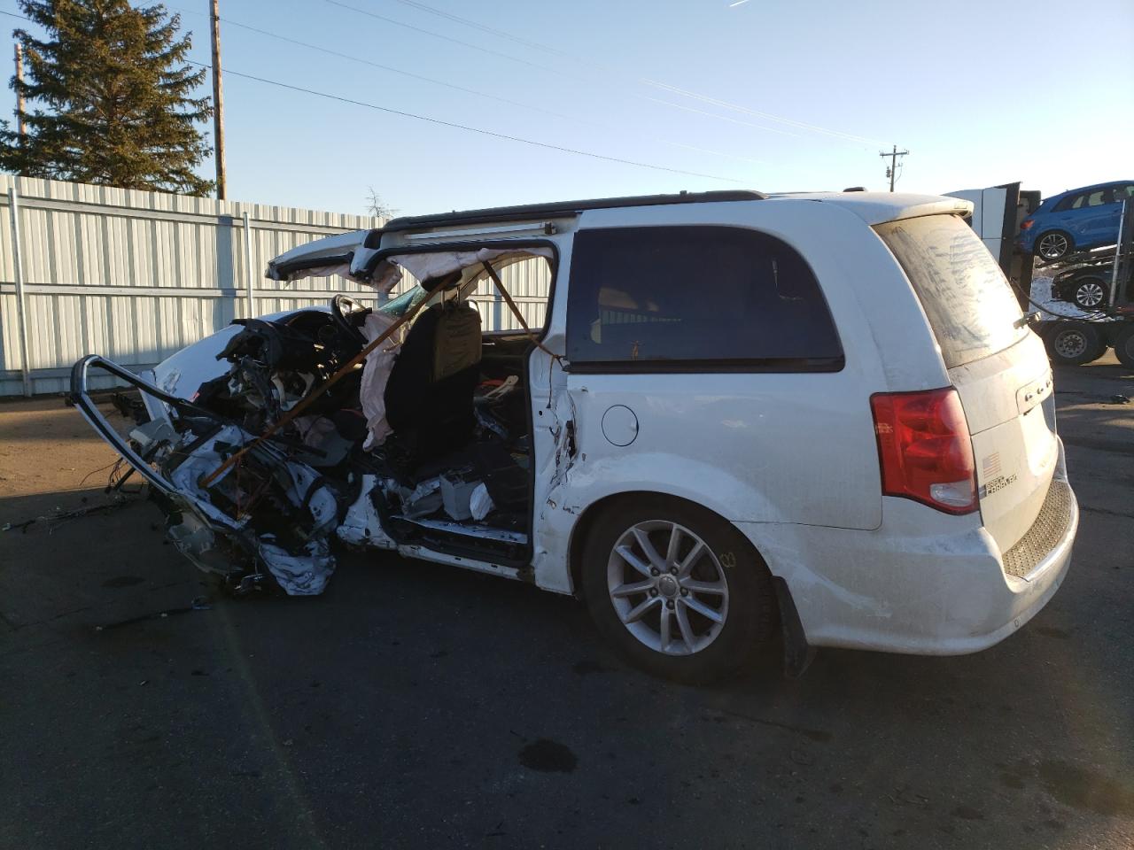 2013 Dodge Caravan - Image 2