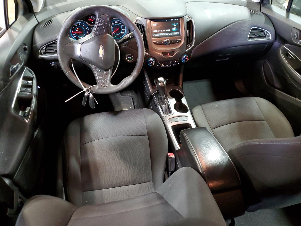 2018 Chevrolet Cruze - Image 8