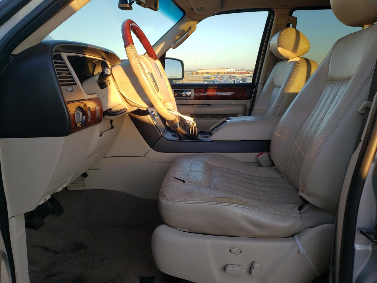 2003 Lincoln Navigator - Image 7