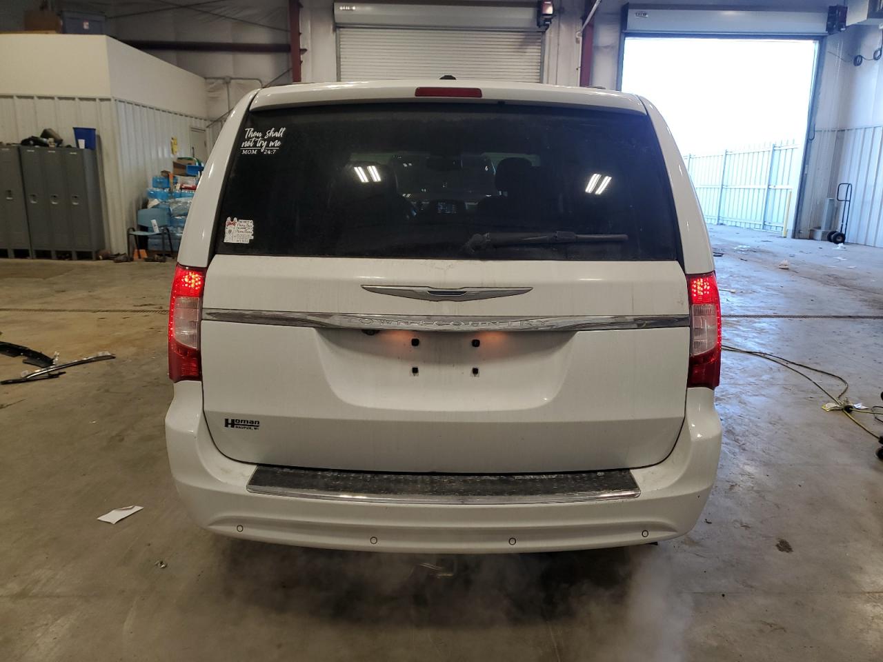 2014 Chrysler Town & Country - Image 6