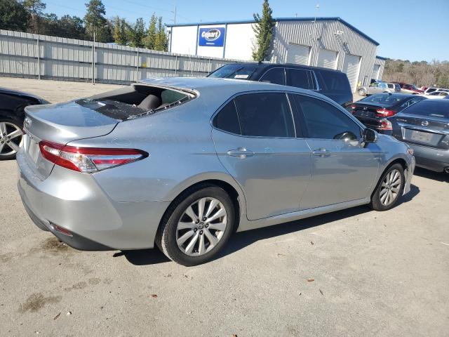  TOYOTA CAMRY 2018 Srebrny
