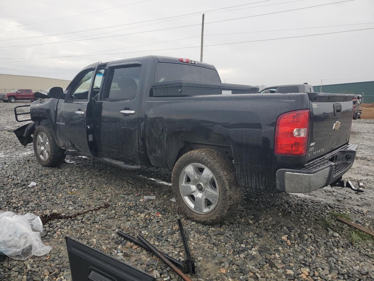2011 Chevrolet Silverado - Image 2