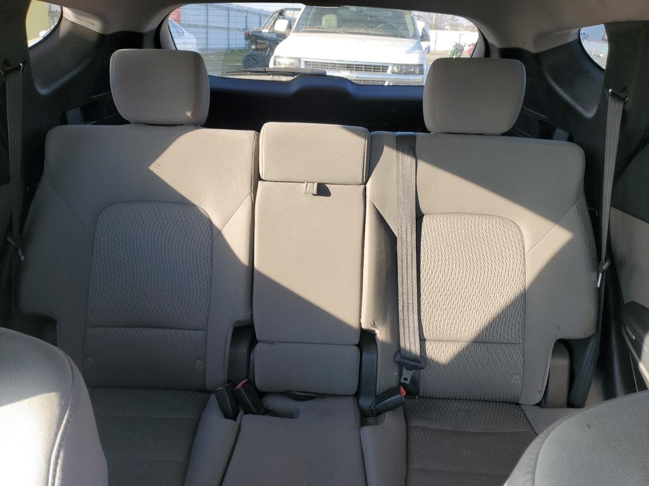 2016 Hyundai Santa Fe - Image 10
