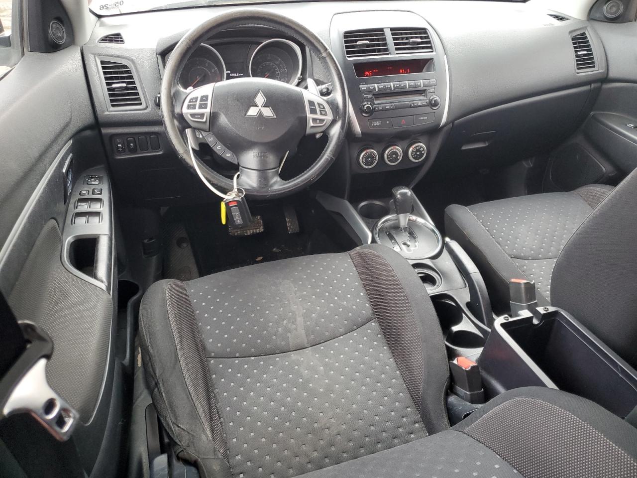 2011 Mitsubishi Outlander - Image 8