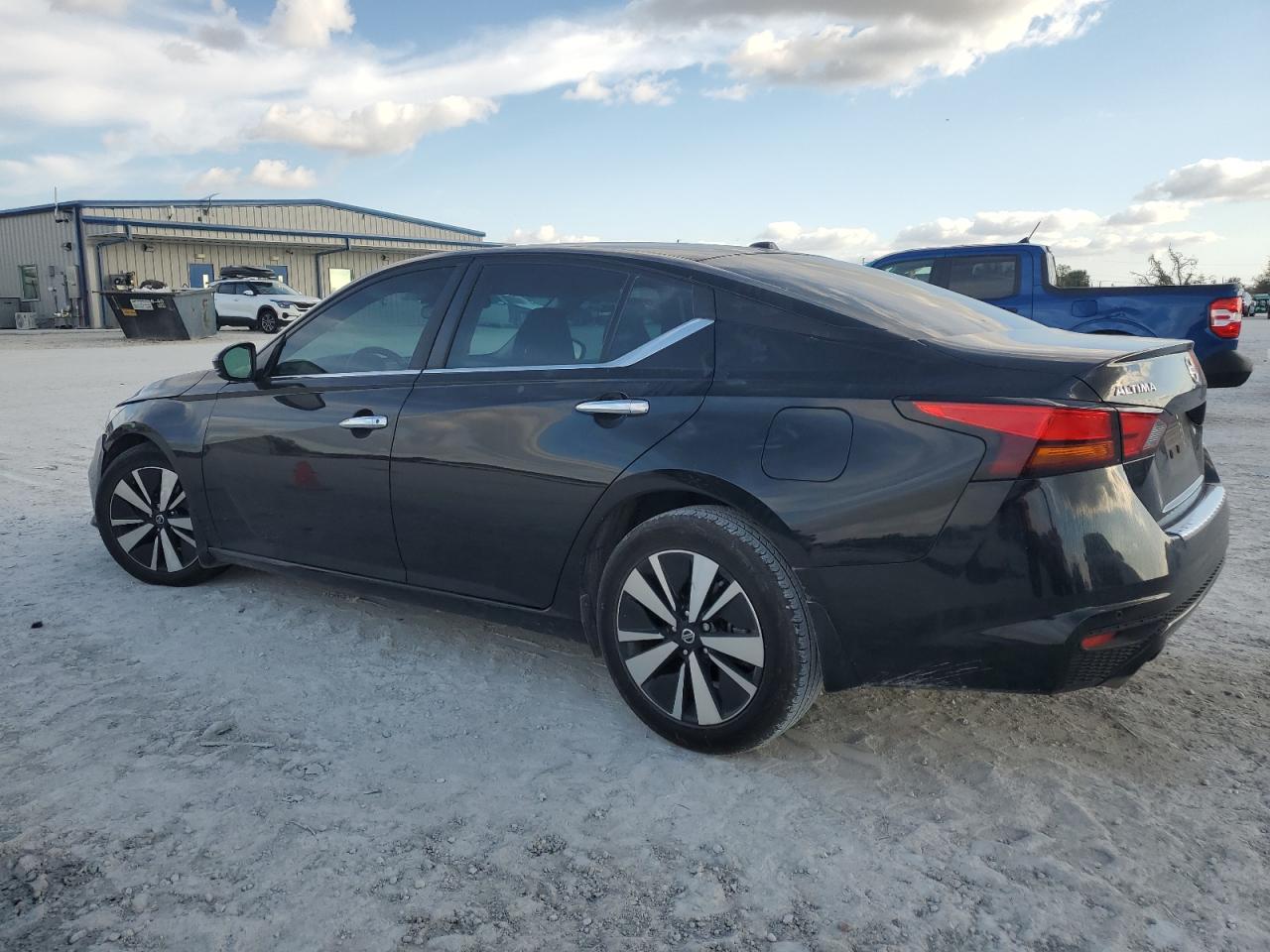 2021 Nissan Altima - Image 2