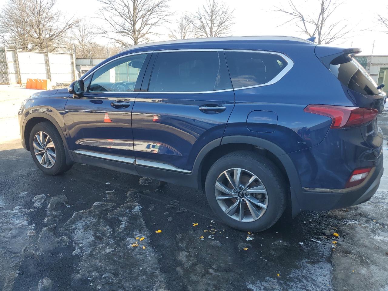 2020 Hyundai Santa Fe - Image 2