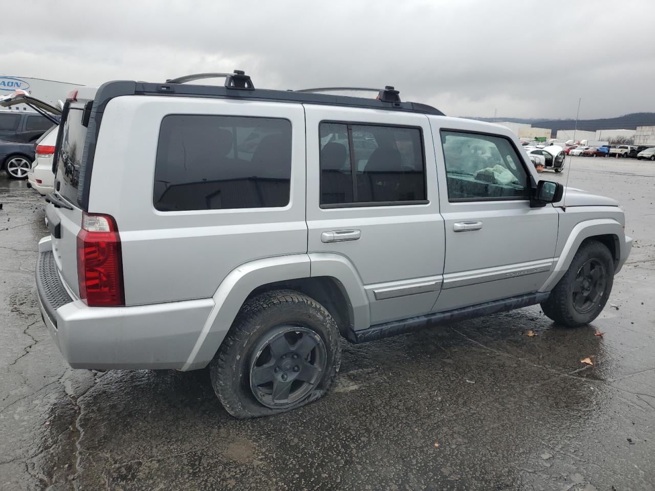 2010 Jeep Commander - Image 3