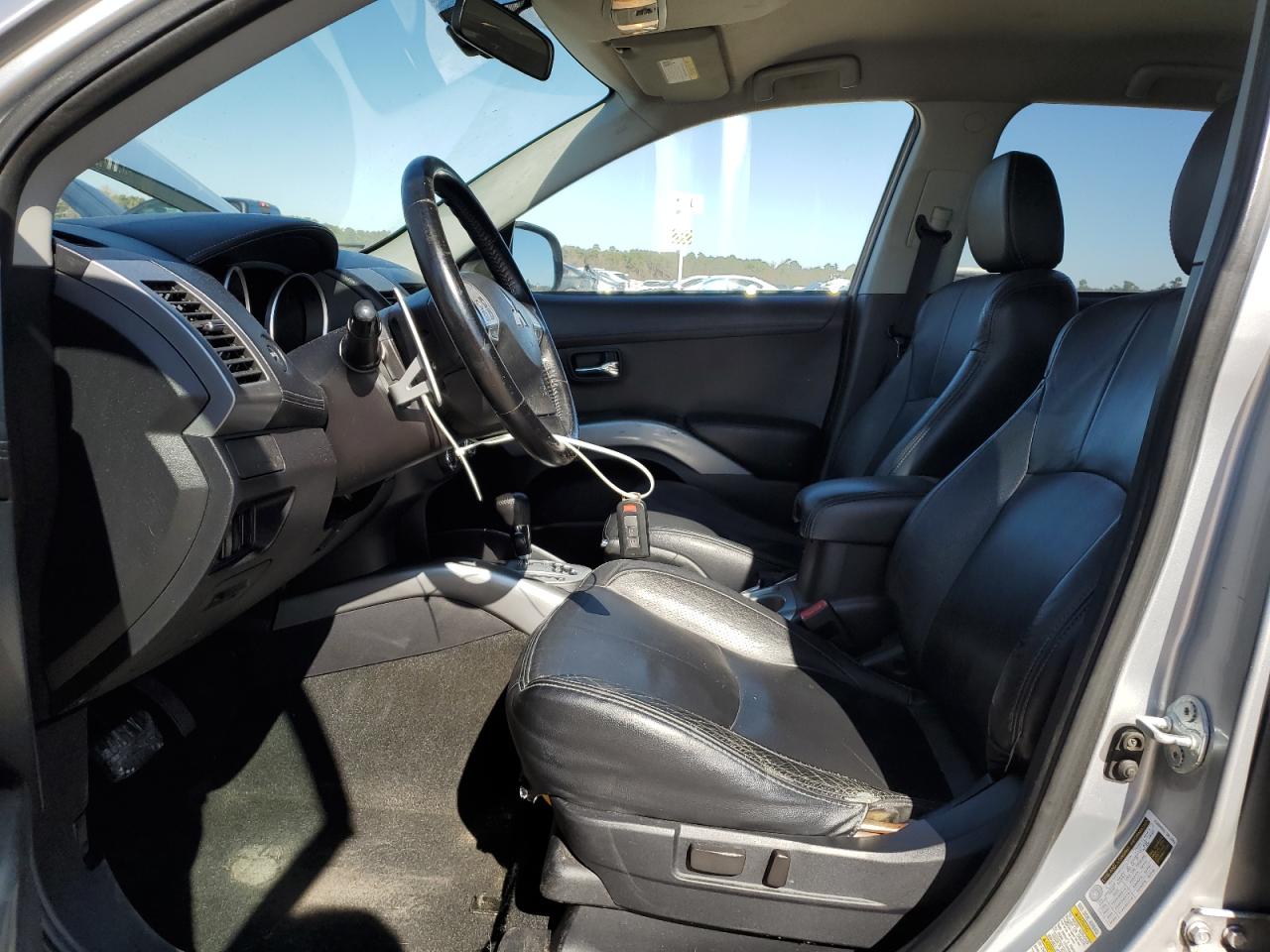 2010 Mitsubishi Outlander - Image 7