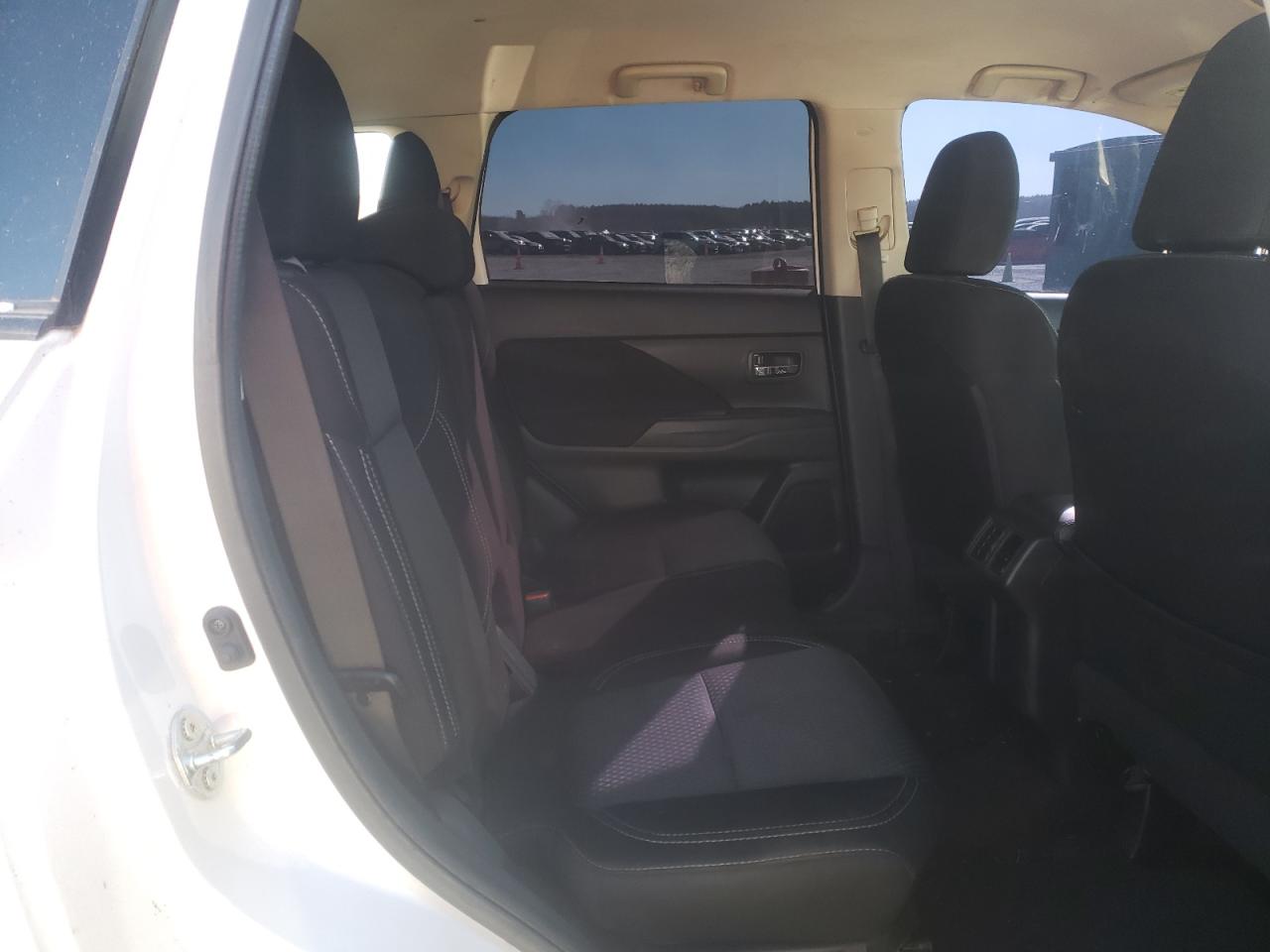 2020 Mitsubishi Outlander - Image 11