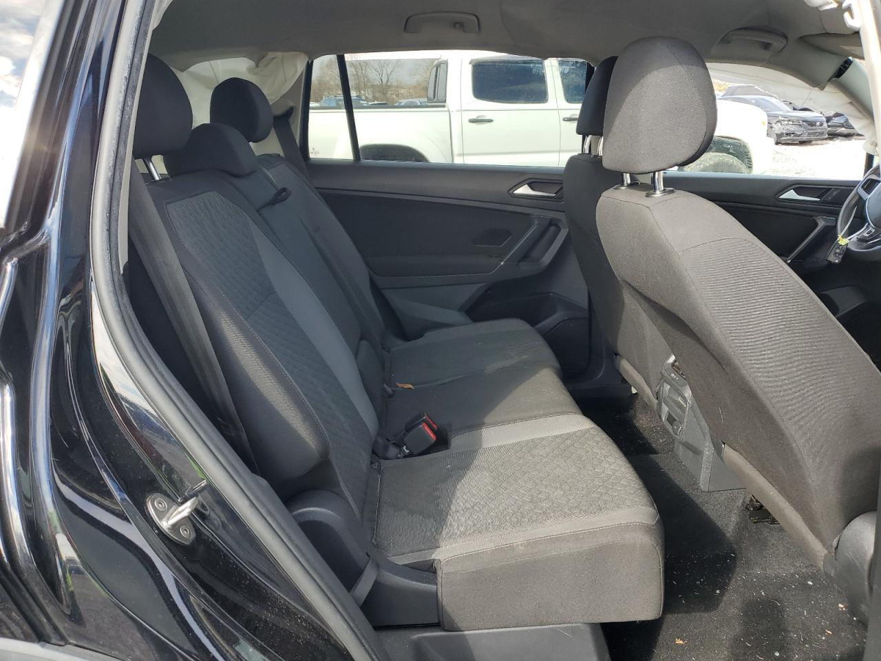 2020 Volkswagen Tiguan - Image 11