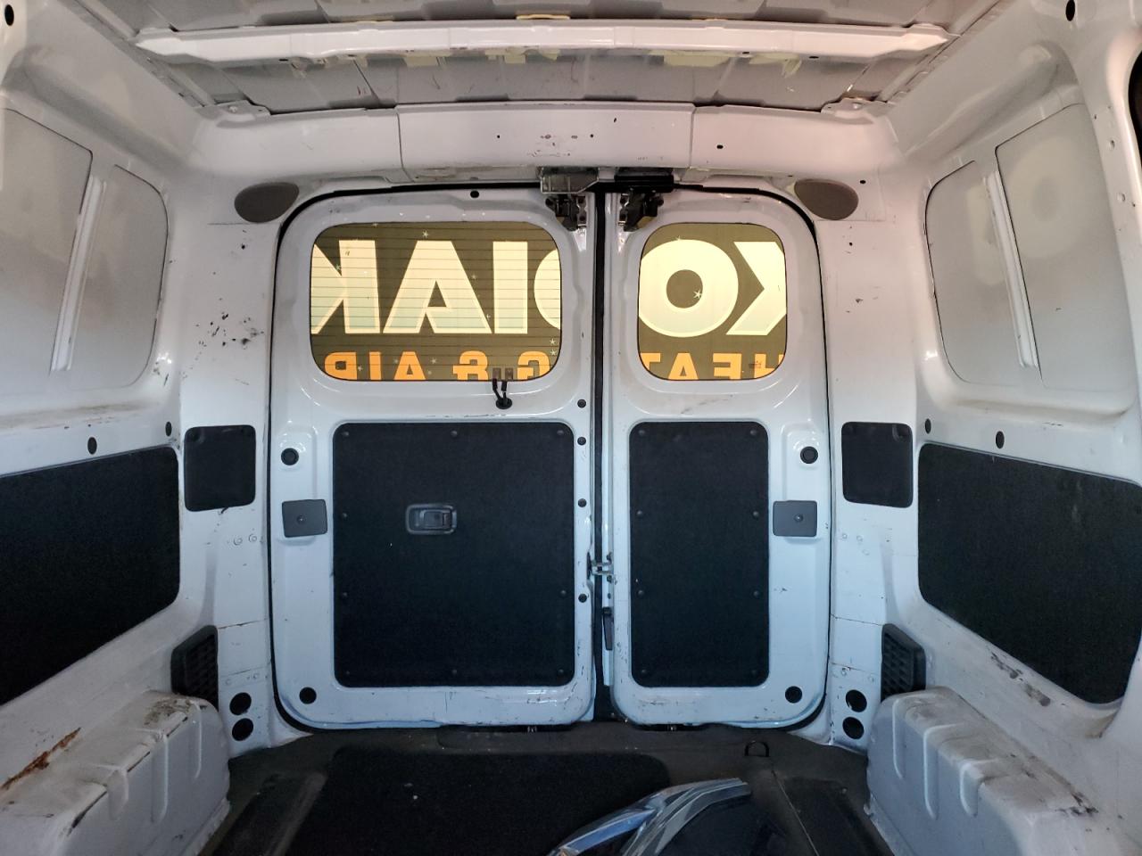 2017 Nissan NV - Image 10