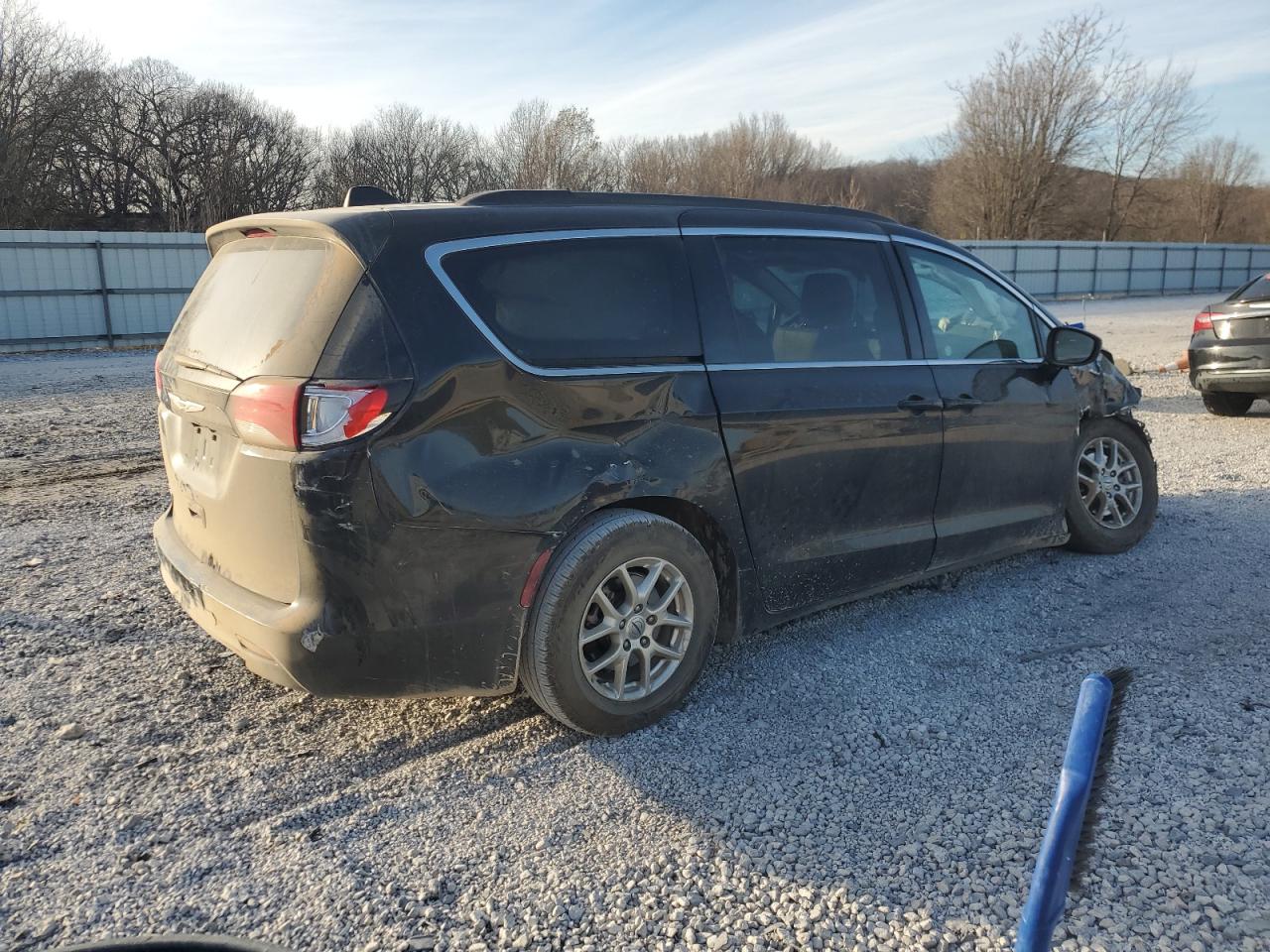 2021 Chrysler Voyager - Image 3