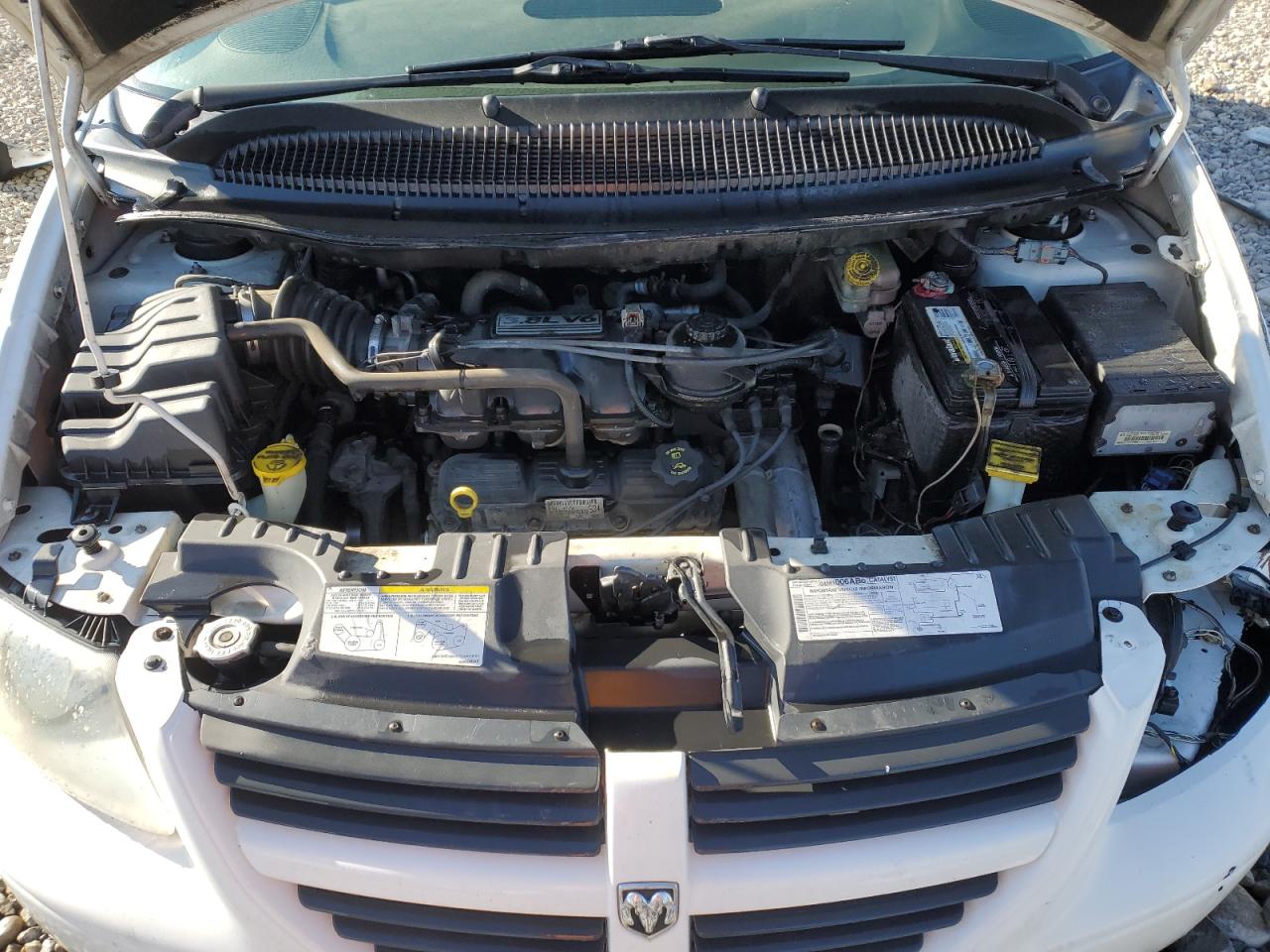 2005 Dodge Caravan - Image 12