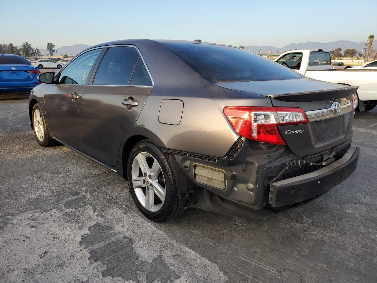 VIN 4T4BF1FK2ER390977 2014 TOYOTA CAMRY no.2