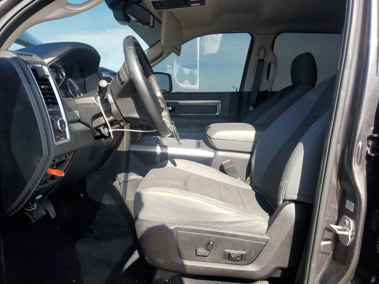 2016 RAM 1500 - Image 7