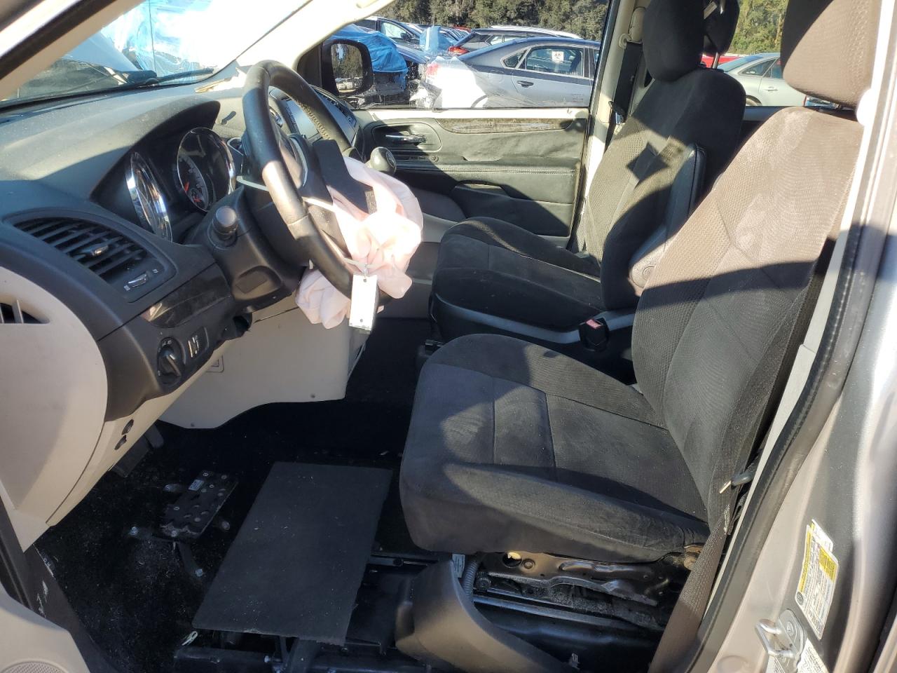 2015 Dodge Caravan - Image 7