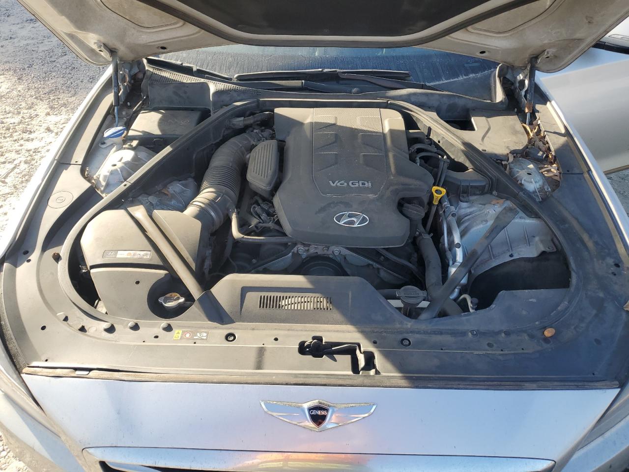 2015 Hyundai Genesis - Image 11