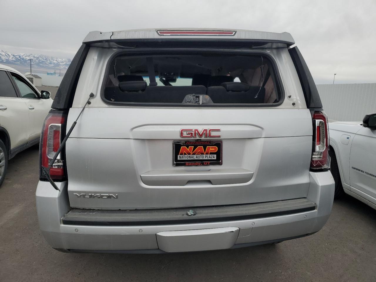 2015 GMC Yukon - Image 6