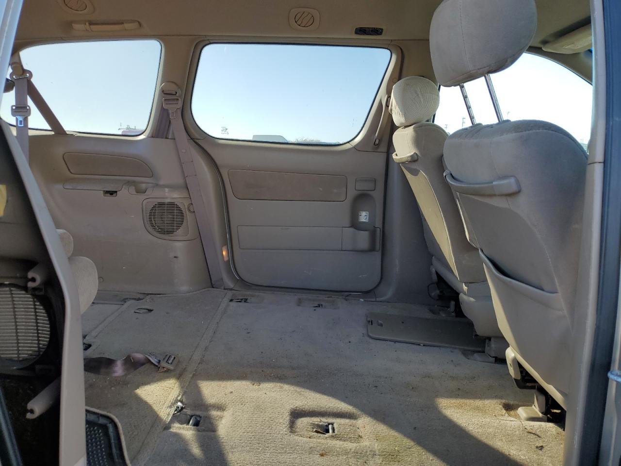 2002 Toyota Sienna - Image 11