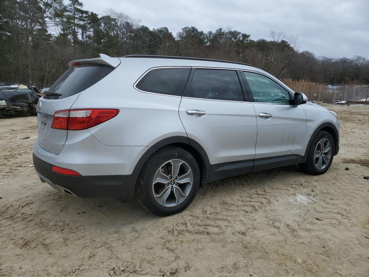 2016 Hyundai Santa Fe - Image 3