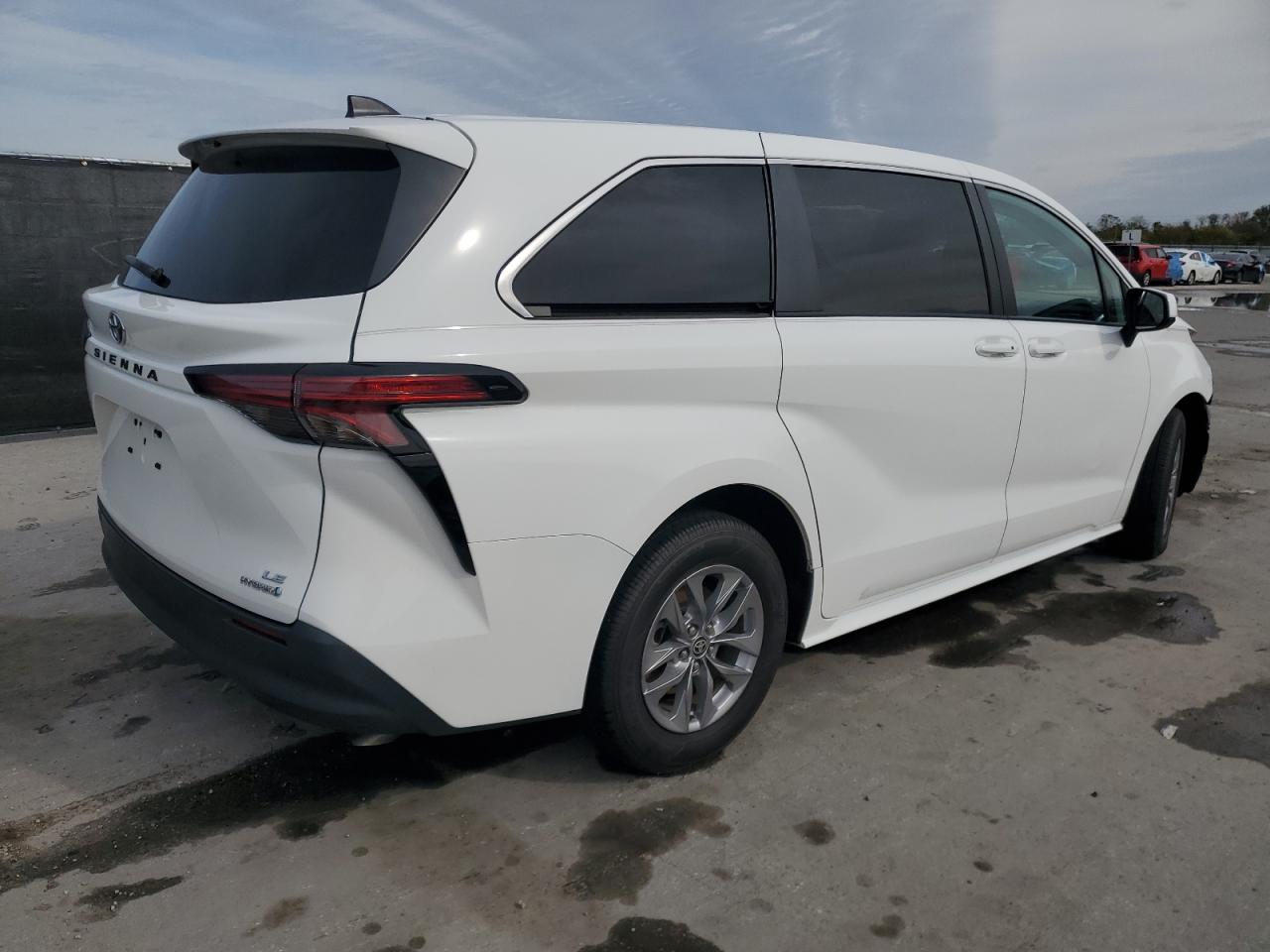 2022 Toyota Sienna - Image 3