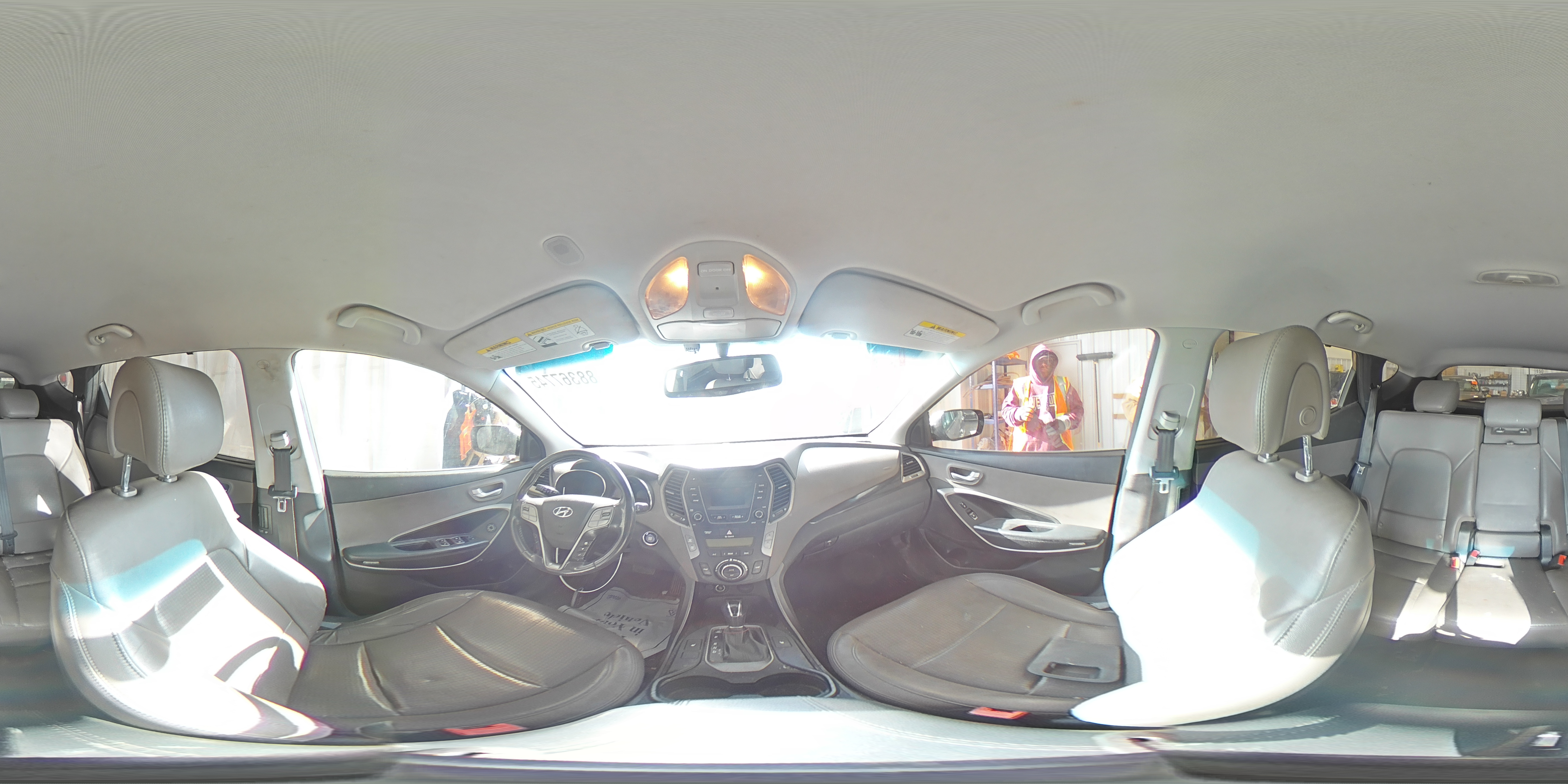 2015 Hyundai Santa Fe - Image 13