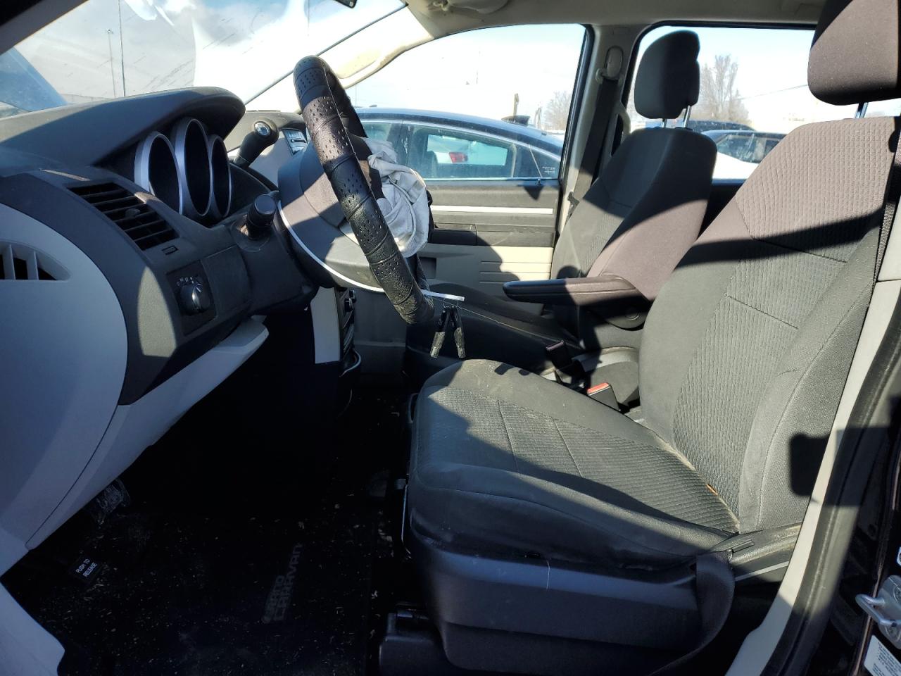 2010 Dodge Caravan - Image 7