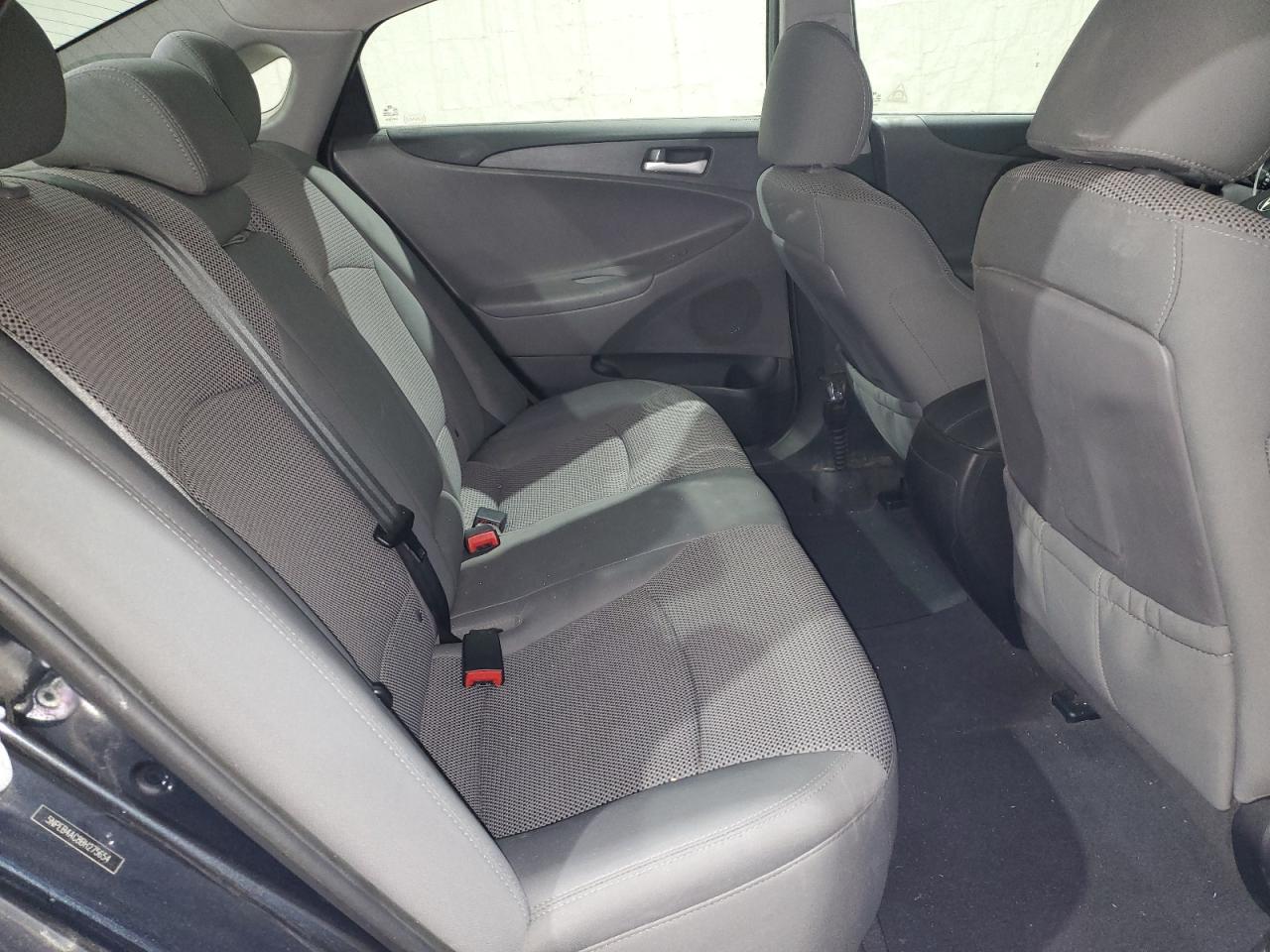 2011 Hyundai Sonata - Image 10