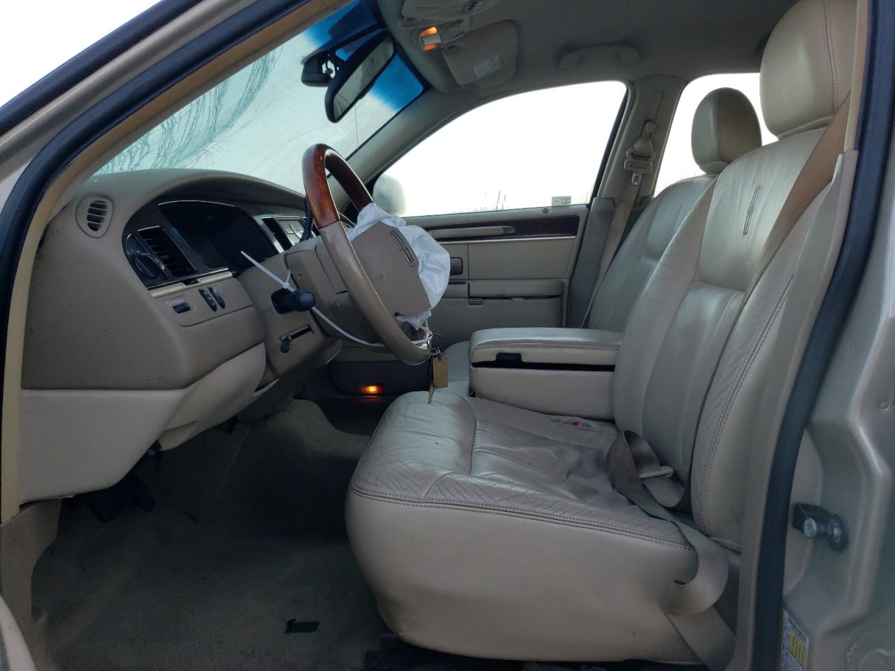 2010 Lincoln Town Car Signature Limited VIN: 2LNBL8CV0AX620979 Lot: 88498655