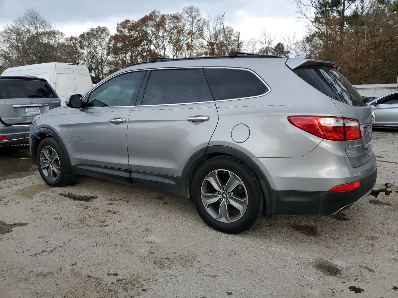 2016 Hyundai Santa Fe - Image 2