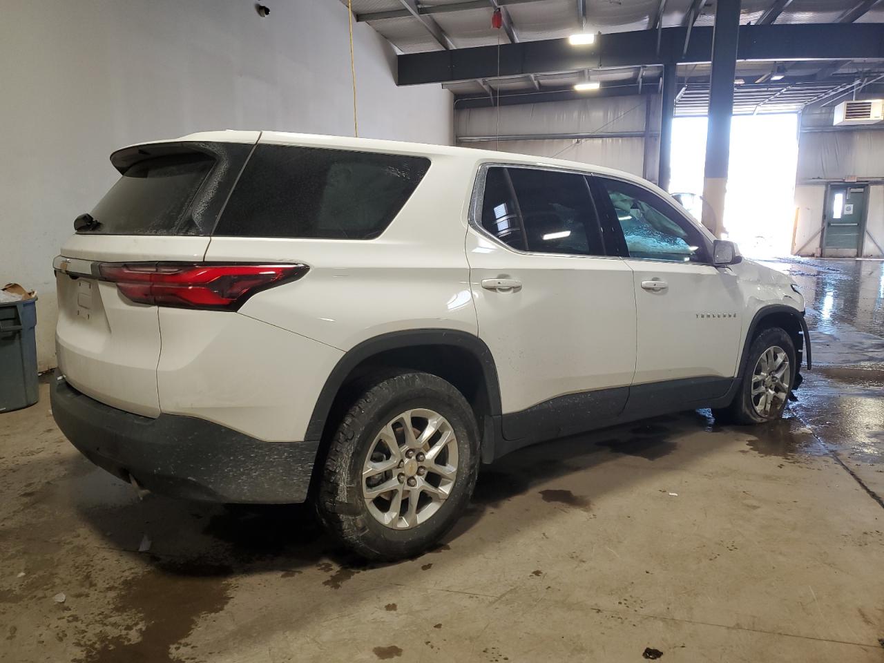 2022 Chevrolet Traverse - Image 3