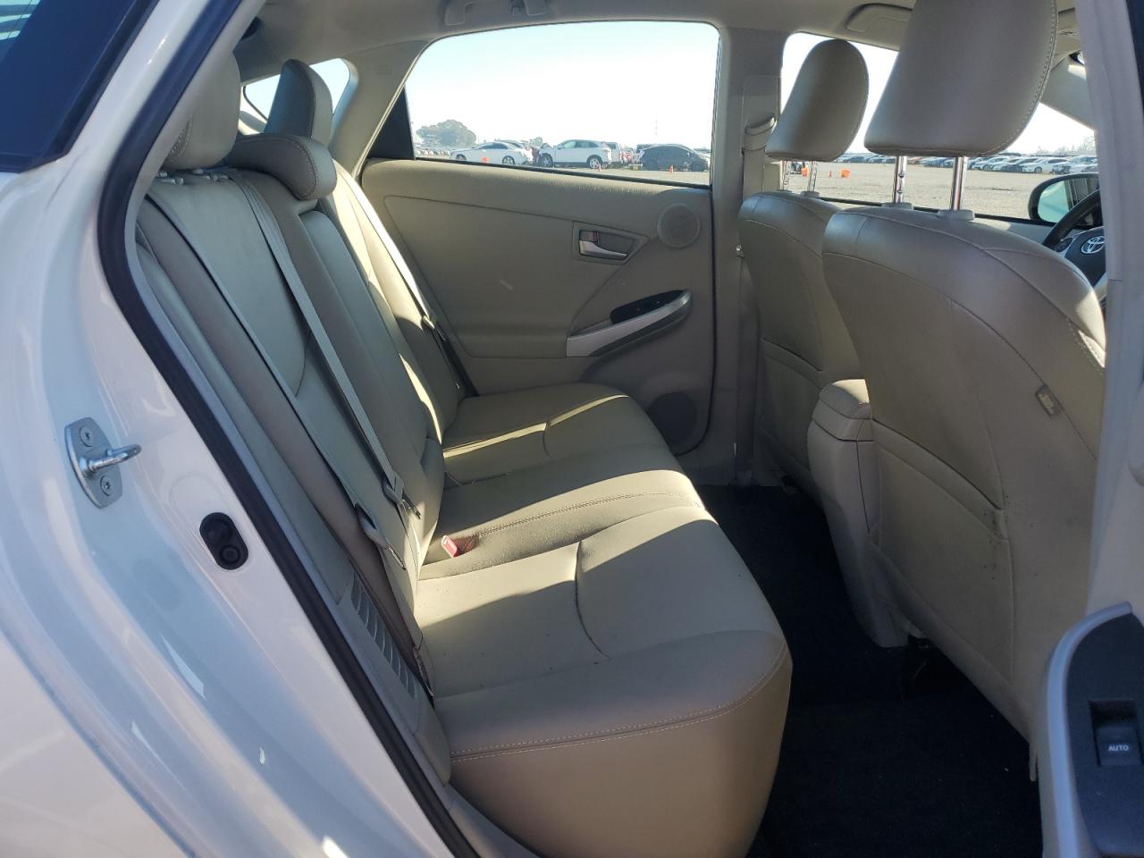 2014 Toyota Prius - Image 10