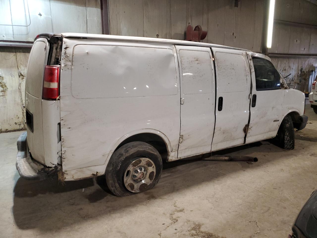 2009 GMC Savana - Image 3