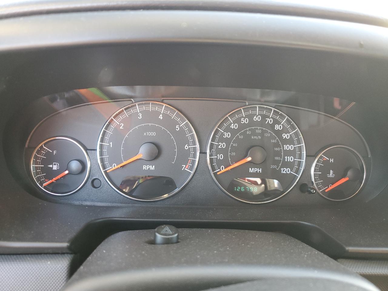 2005 Chrysler Sebring - Image 9