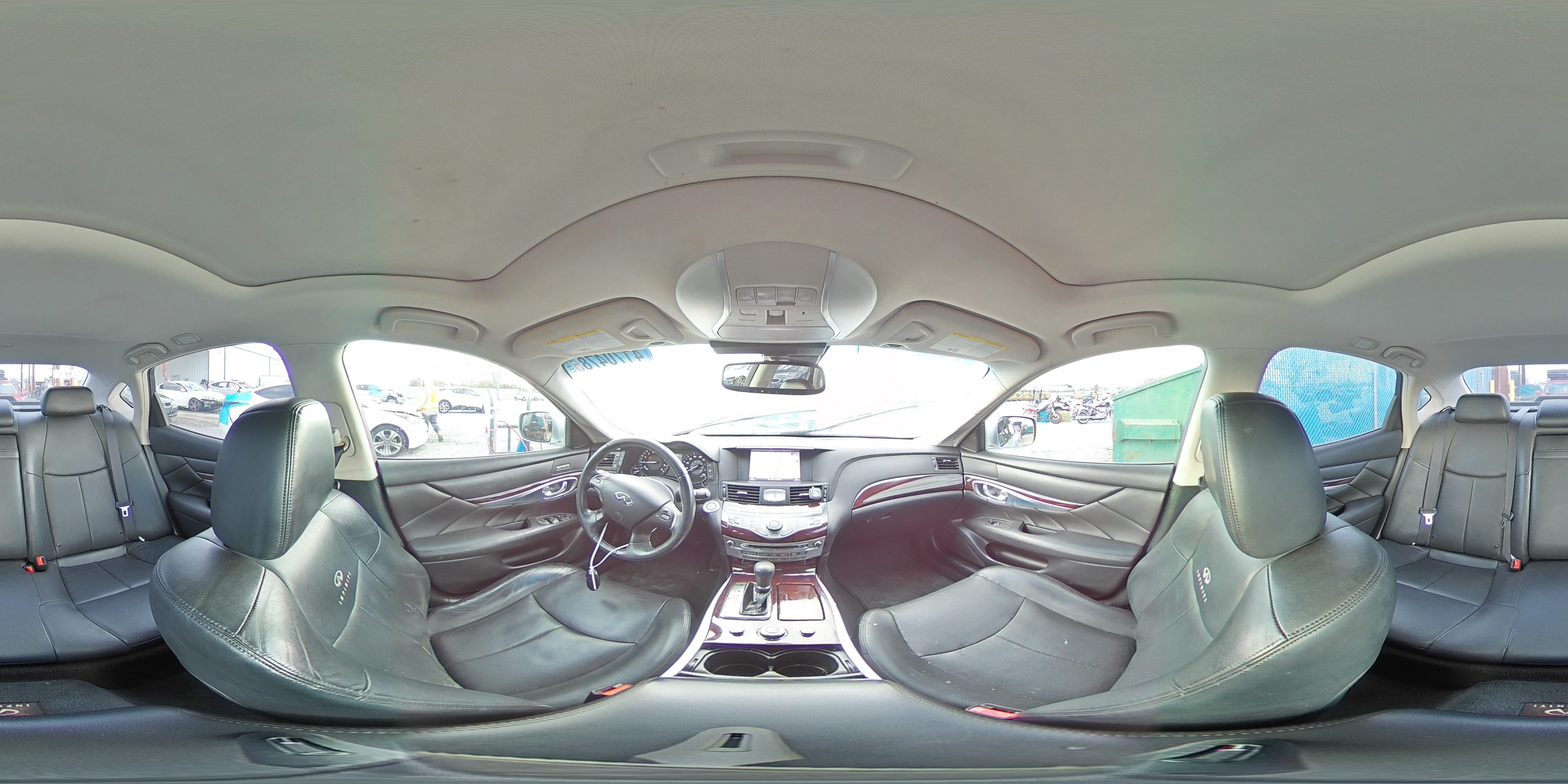 2013 Infiniti M - Image 14
