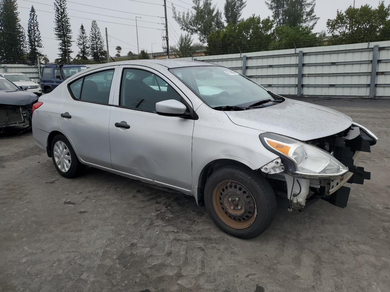 2016 Nissan Versa - Image 4