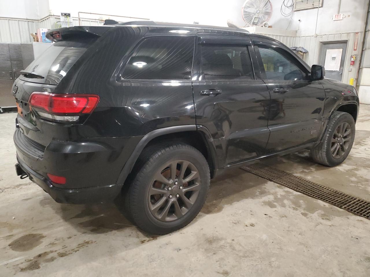 2016 Jeep Grand Cherokee - Image 3