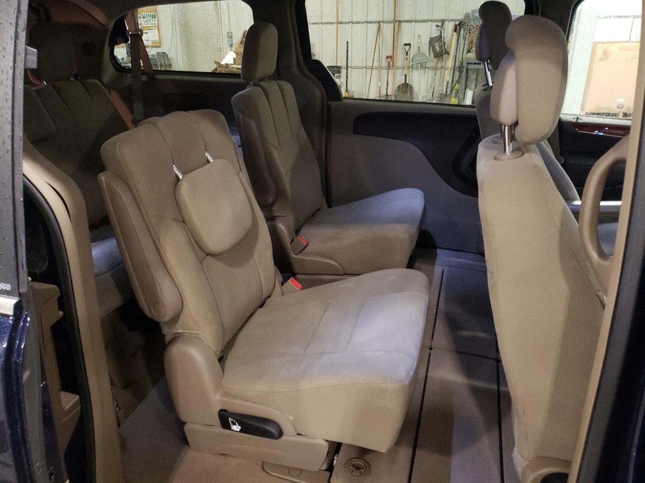 2013 Chrysler Town & Country - Image 11
