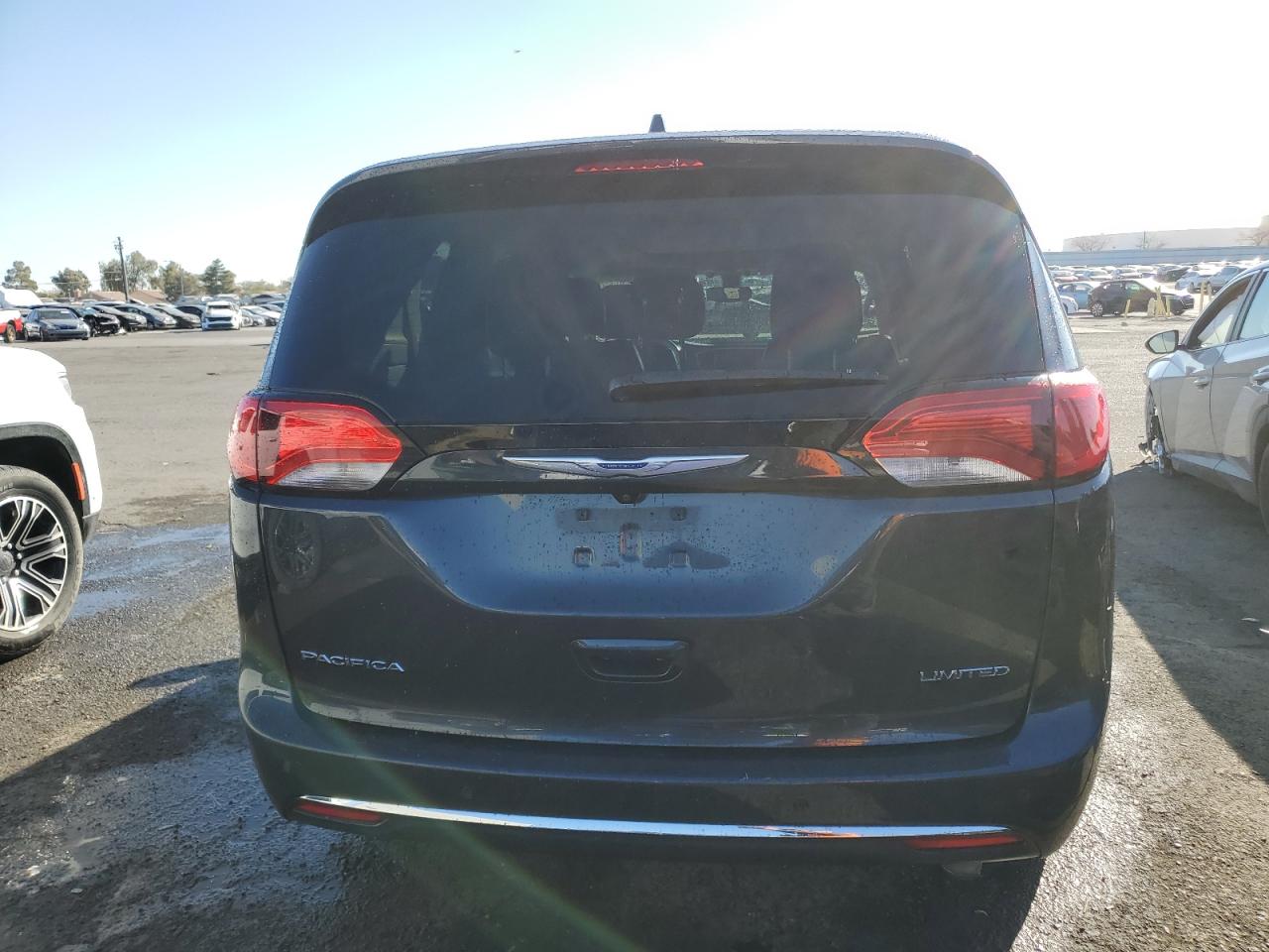 2020 Chrysler Pacifica - Image 6