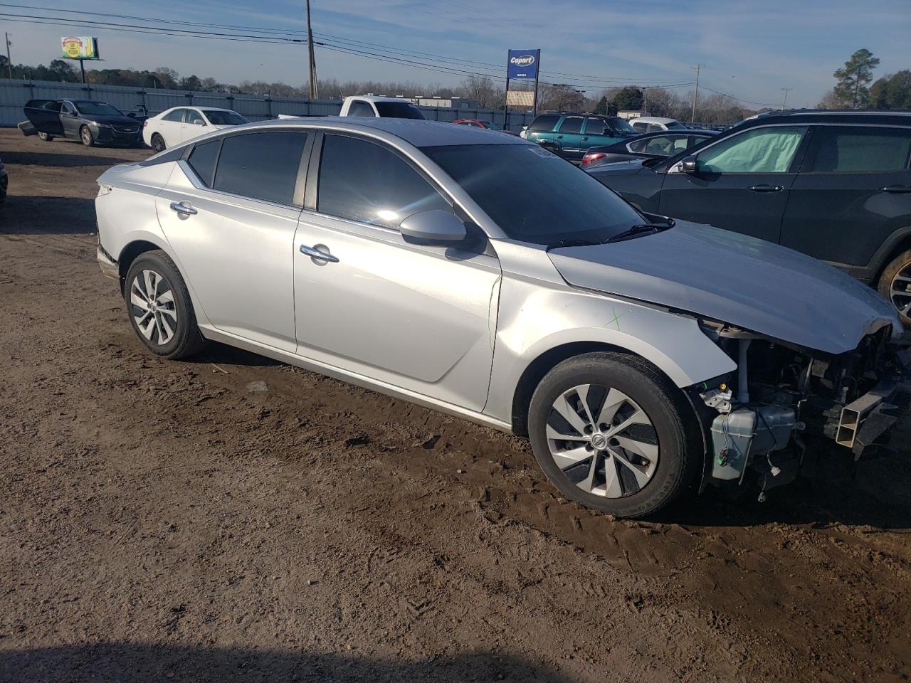 2020 Nissan Altima - Image 4