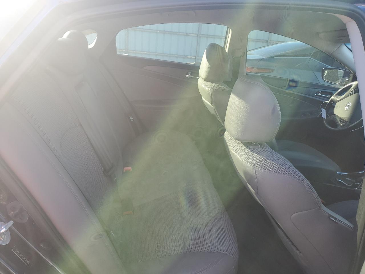 2013 Hyundai Sonata - Image 10