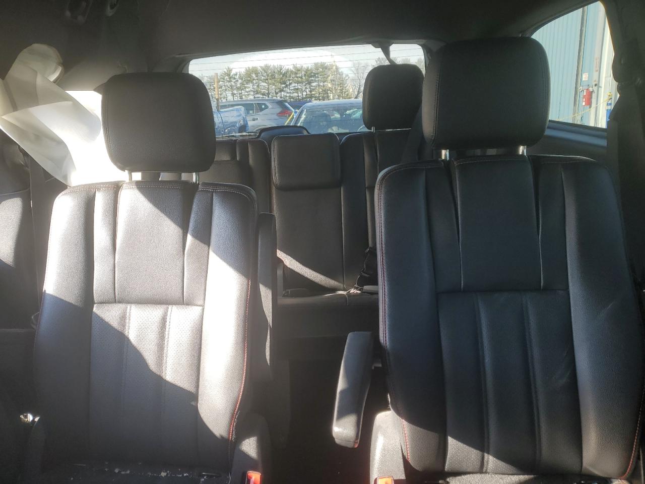 2019 Dodge Caravan - Image 10