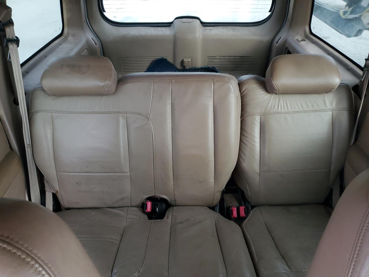 2000 Mercury Mountaineer - Image 10