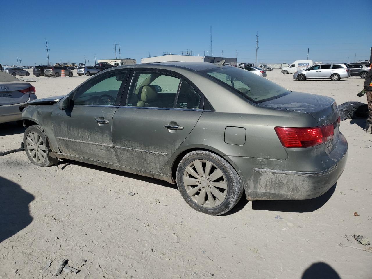 2009 Hyundai Sonata - Image 2