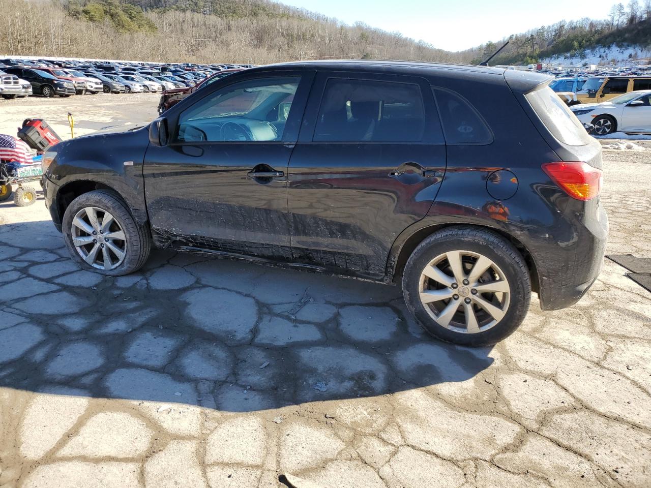 2015 Mitsubishi Outlander - Image 2