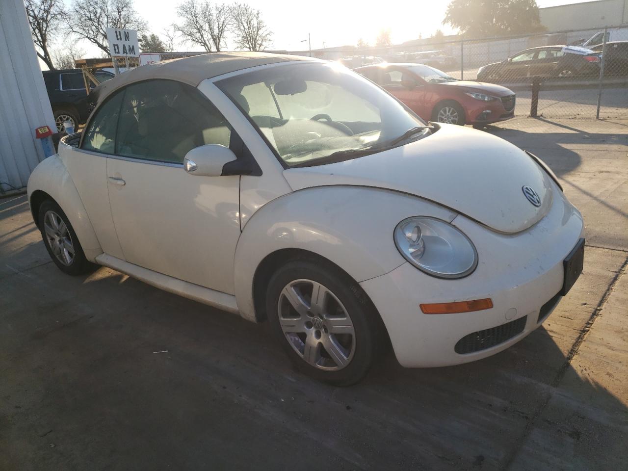 2007 Volkswagen Beetle - Image 4